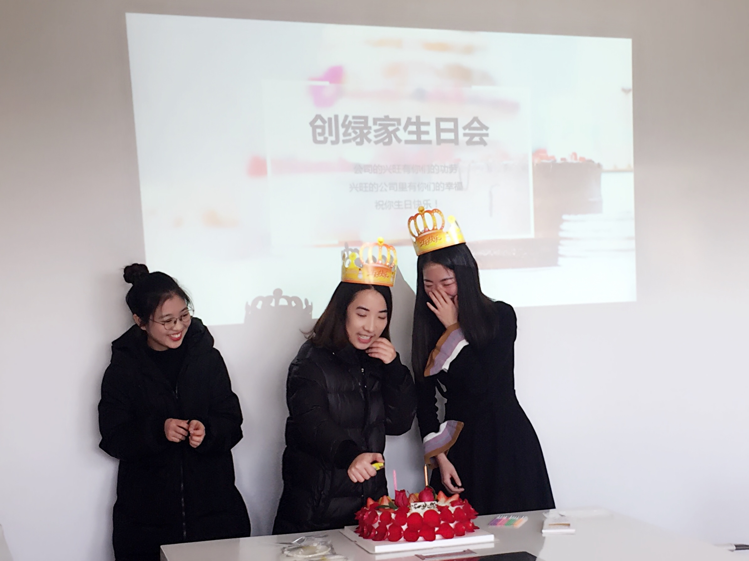 【1月生日會】本月壽星只有美少女，拍圖拍到小編手機內(nèi)存不夠啦！
