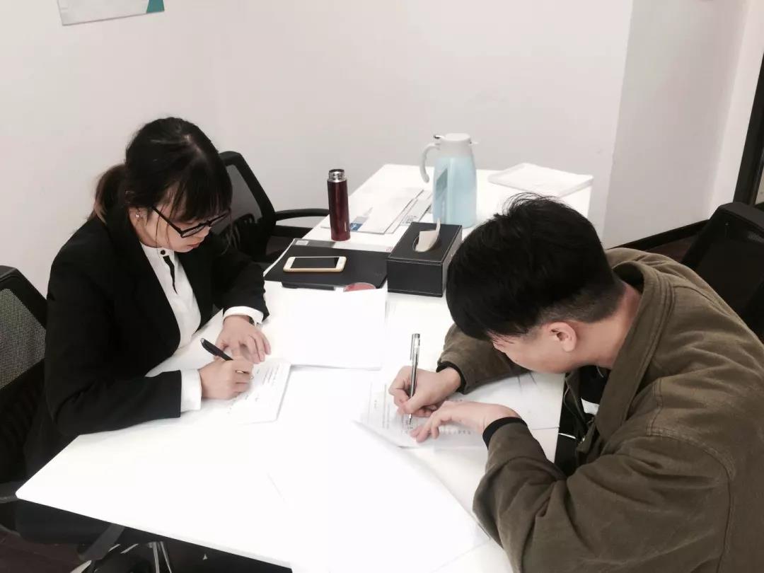 熱烈祝賀夏總簽約創(chuàng)綠家武漢市區(qū)級(jí)代理！